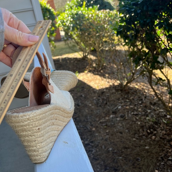 NWT Toms Wedge Sandals - Size 8 - Picture 8 of 9